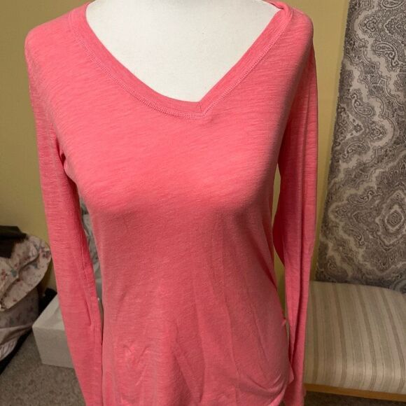 5/$25 Mossimo Hot Neon Pink V-Neck Long Sleeve Tee SMALL - Picture 1 of 2